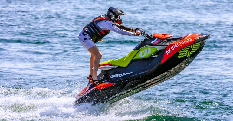 Darilni bon "Rent a Jetski"